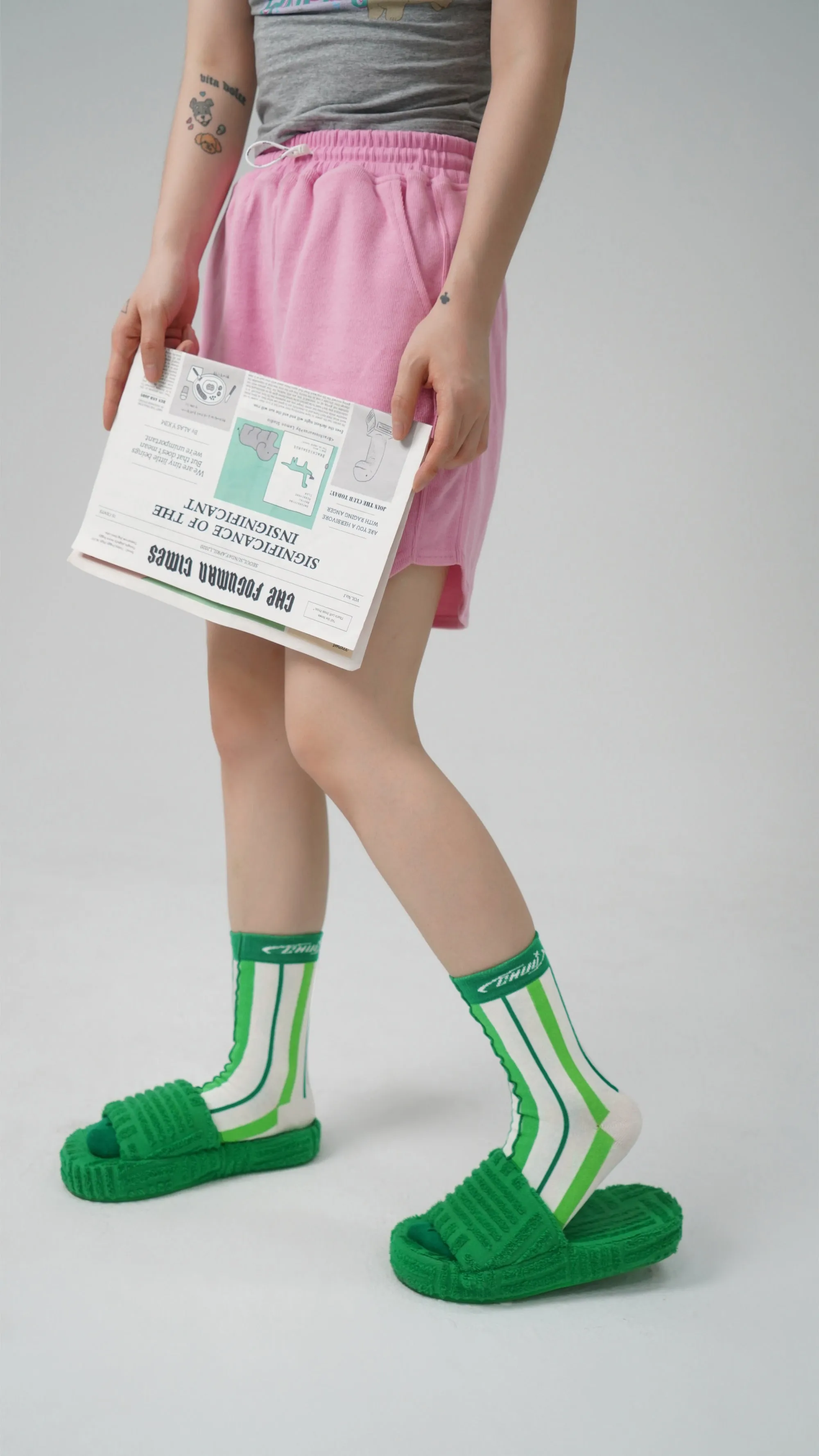 Logo Frilly Lined Ribbed High Socks